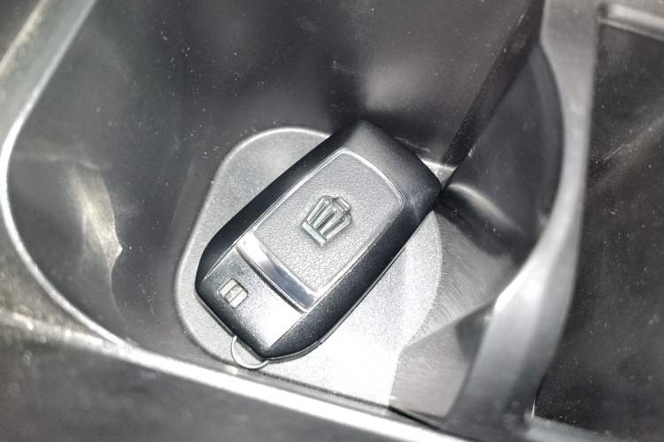 Used Toyota Vellfire 2024 Crown Dual-Engine 2.5L Supreme Executive Edition Vehicle Key