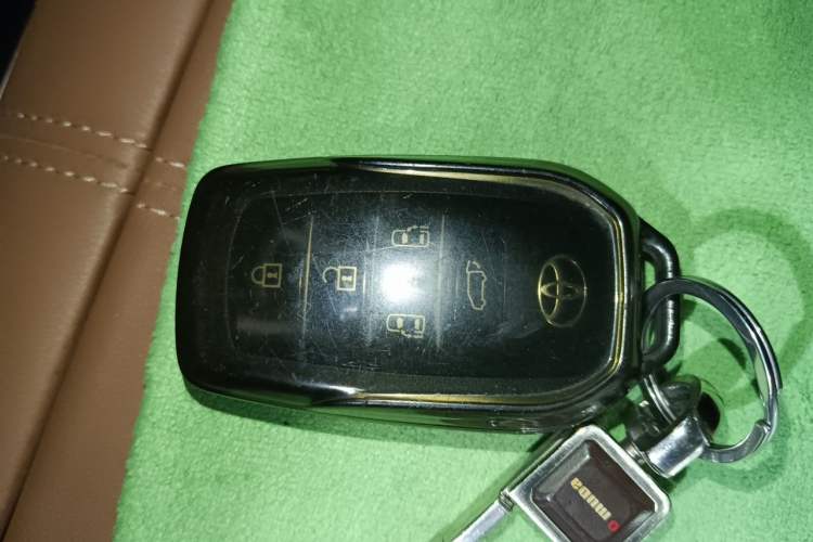 Used Toyota Vellfire 2024 Crown Dual-Engine 2.5L Supreme Executive Edition Vehicle Key