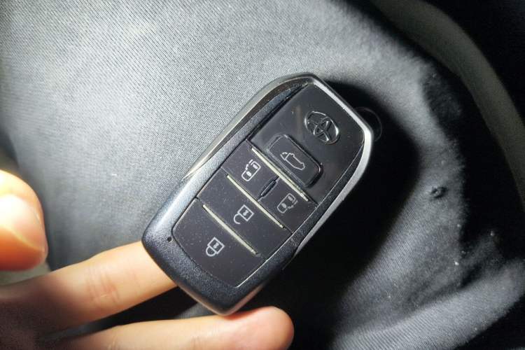 Used Toyota Vellfire 2024 Crown Dual-Engine 2.5L Ultimate Edition Vehicle Key