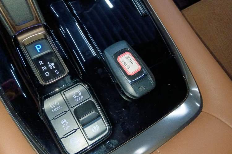 Used Toyota Vellfire 2024 Crown Dual-Engine 2.5L Ultimate Edition Vehicle Key