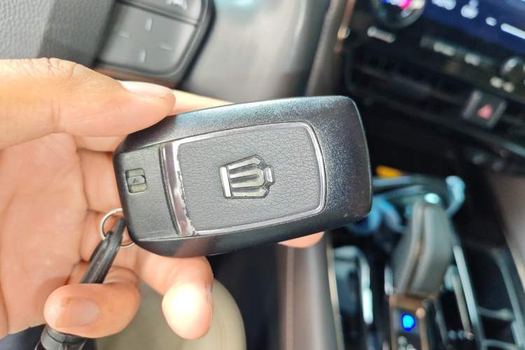 Used Toyota Vellfire 2024 Crown Dual-Engine 2.5L Supreme Executive Edition Vehicle Key
