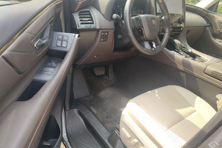 Used Toyota Vellfire 2024 Crown Dual-Engine 2.5L Ultimate Edition Driver Seat