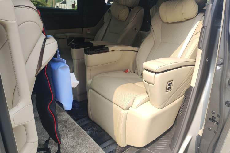 Used Toyota Vellfire 2024 Crown Dual-Engine 2.5L Ultimate Edition Left Rear Seat