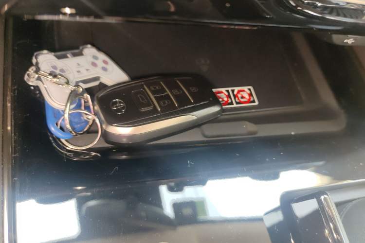 Used Toyota Vellfire 2024 Crown Dual-Engine 2.5L Ultimate Edition Vehicle Key