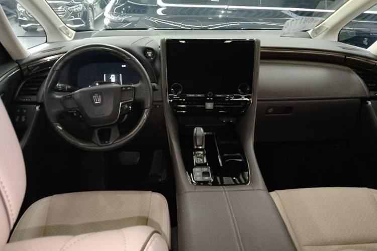 Used Toyota Vellfire 2024 Crown Dual-Engine 2.5L Ultimate Edition Center Console