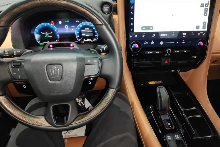 Used Toyota Vellfire 2024 Crown Dual-Engine 2.5L Supreme Executive Edition Center Console