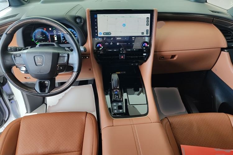 Used Toyota Vellfire 2024 Crown Dual-Engine 2.5L Supreme Executive Edition Center Console