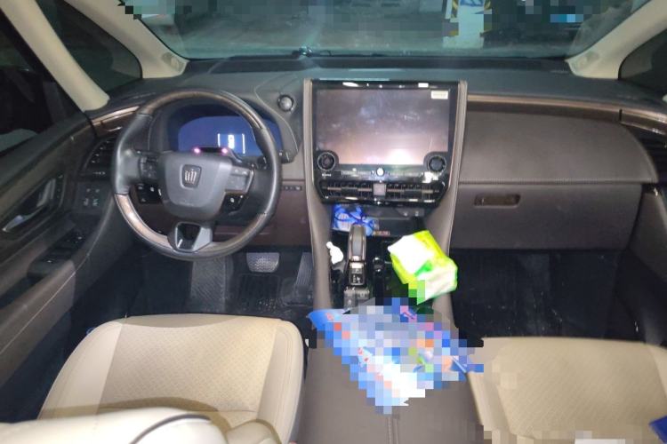 Used Toyota Vellfire 2024 Crown Dual-Engine 2.5L Supreme Executive Edition Center Console