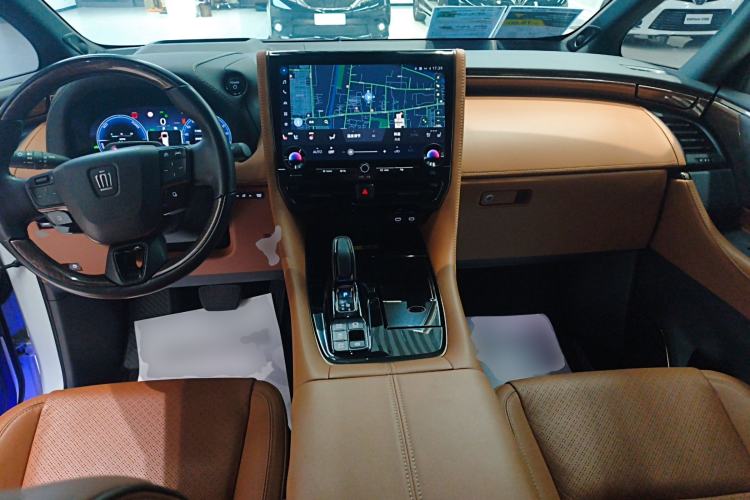 Used Toyota Vellfire 2024 Crown Dual-Engine 2.5L Supreme Executive Edition Center Console