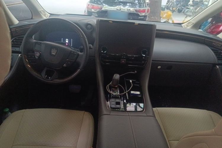 Used Toyota Vellfire 2024 Crown Dual-Engine 2.5L Ultimate Edition Center Console