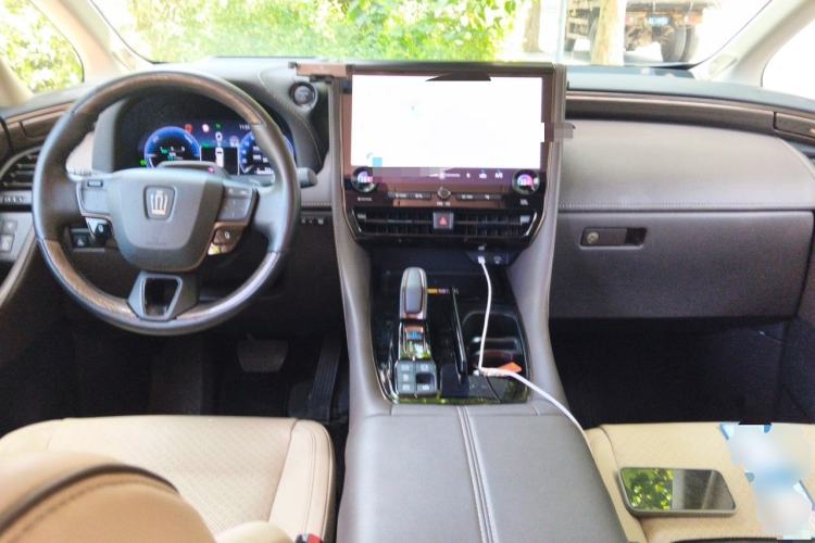 Used Toyota Vellfire 2024 Crown Dual-Engine 2.5L Ultimate Edition Center Console