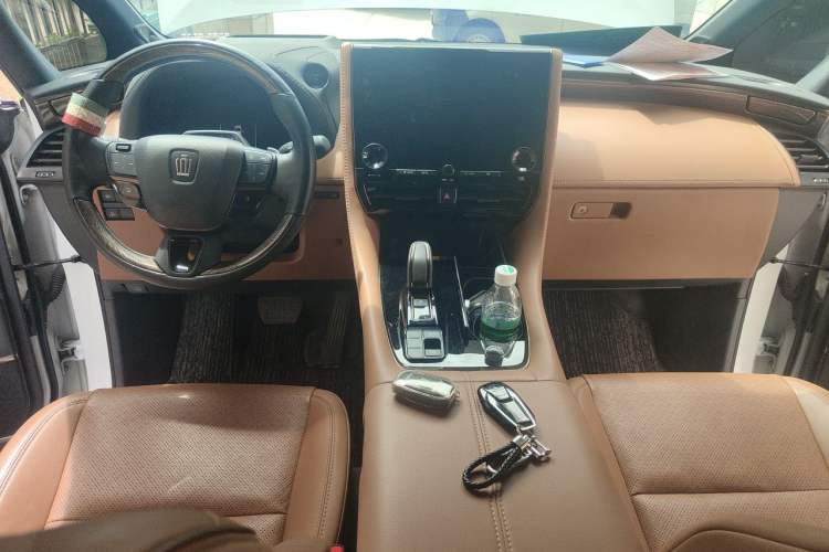 Used Toyota Vellfire 2024 Crown Dual-Engine 2.5L Ultimate Edition Center Console