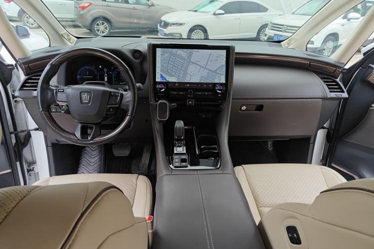 Used Toyota Vellfire 2024 Crown Dual-Engine 2.5L Ultimate Edition Center Console