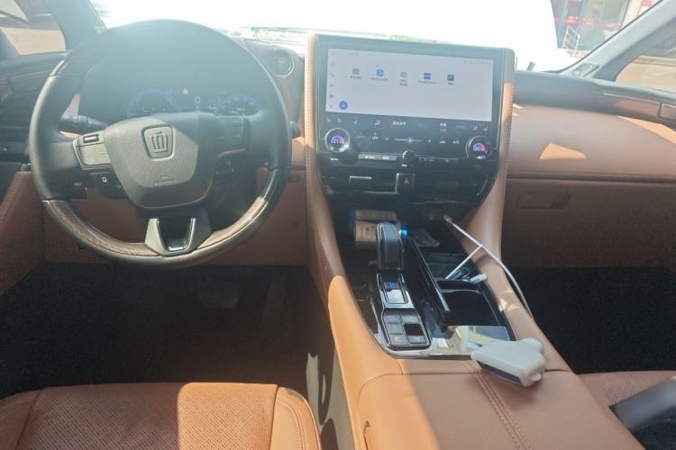 Used Toyota Vellfire 2024 Crown Dual-Engine 2.5L Ultimate Edition Center Console