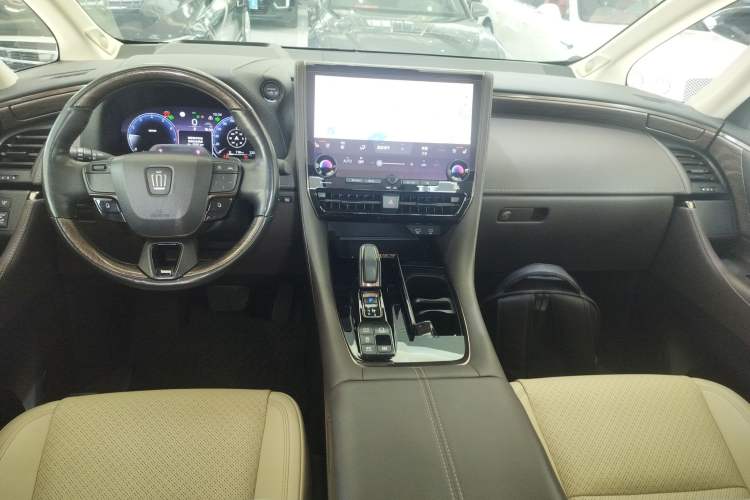 Used Toyota Vellfire 2024 Crown Dual-Engine 2.5L Ultimate Edition Center Console