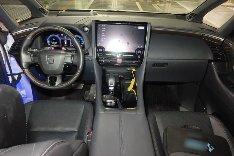 Used Toyota Vellfire 2024 Crown Dual-Engine 2.5L Ultimate Edition Center Console