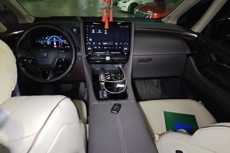 Used Toyota Vellfire 2024 Crown Dual-Engine 2.5L Ultimate Edition Center Console