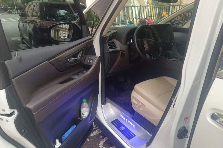Used Toyota Vellfire 2024 Crown Dual-Engine 2.5L Ultimate Edition Driver Seat