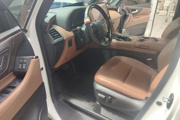 Used Toyota Vellfire 2024 Crown Dual-Engine 2.5L Ultimate Edition Driver Seat