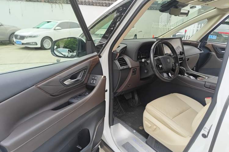 Used Toyota Vellfire 2024 Crown Dual-Engine 2.5L Ultimate Edition Driver Seat
