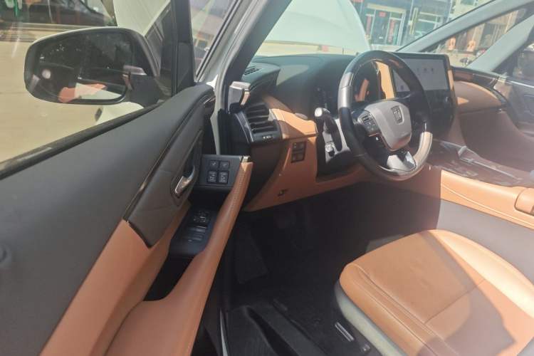 Used Toyota Vellfire 2024 Crown Dual-Engine 2.5L Ultimate Edition Driver Seat