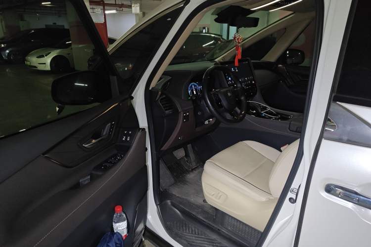 Used Toyota Vellfire 2024 Crown Dual-Engine 2.5L Ultimate Edition Driver Seat