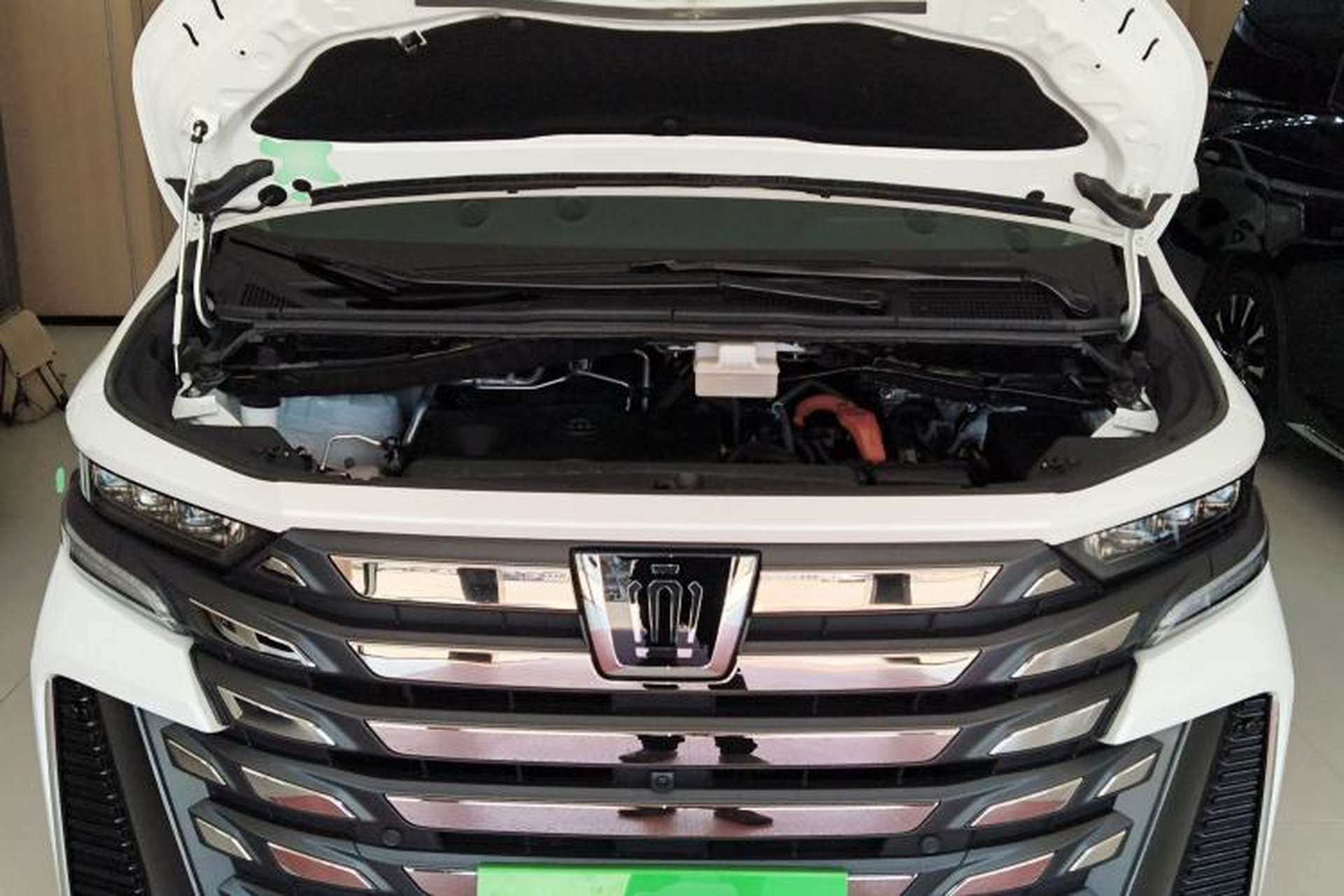 Used Toyota Vellfire 2024 Crown Dual-Engine 2.5L Ultimate Edition Engine Bay