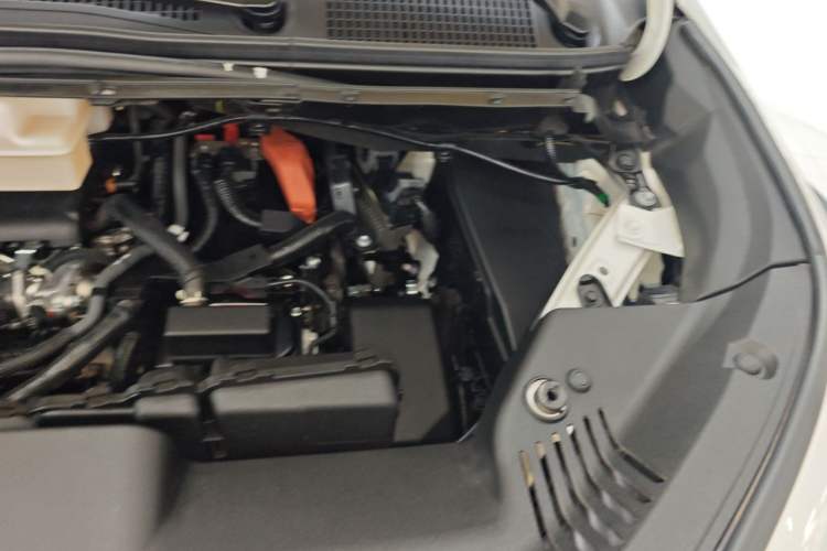 Used Toyota Vellfire 2024 Crown Dual-Engine 2.5L Ultimate Edition Engine Bay Left