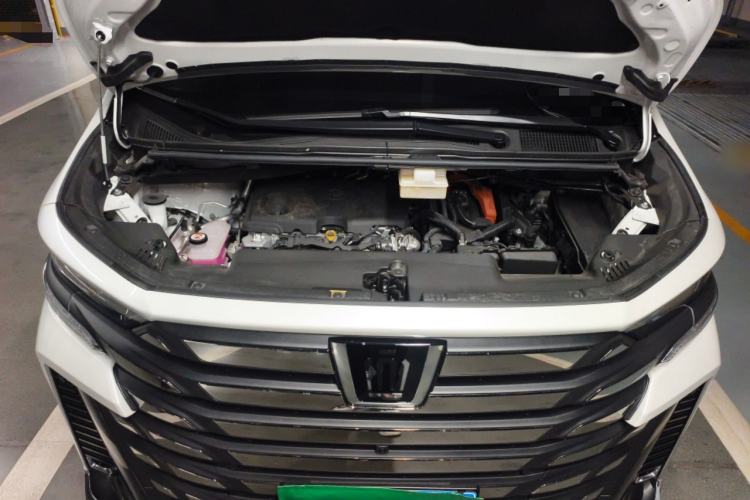 Used Toyota Vellfire 2024 Crown Dual-Engine 2.5L Ultimate Edition Engine Bay