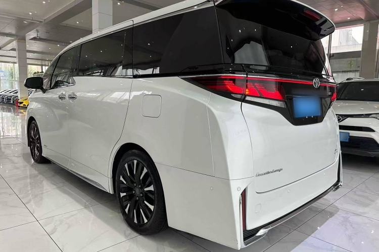 Used Toyota Vellfire 2024 Crown Dual-Engine 2.5L Ultimate Edition Exterior 2