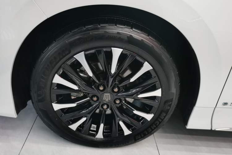 Used Toyota Vellfire 2024 Crown Dual-Engine 2.5L Ultimate Edition Exterior 3