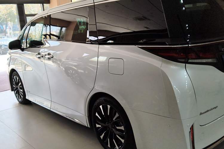 Used Toyota Vellfire 2024 Crown Dual-Engine 2.5L Ultimate Edition Exterior 3