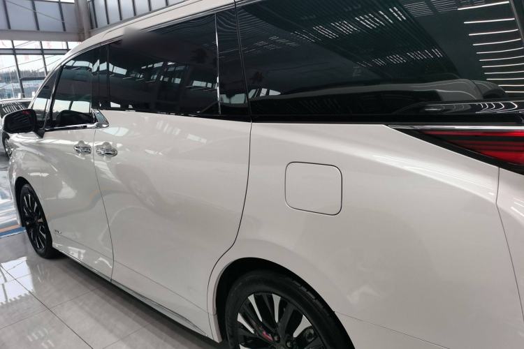 Used Toyota Vellfire 2024 Crown Dual-Engine 2.5L Ultimate Edition Exterior 4