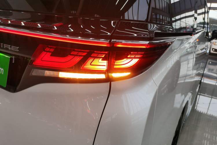 Used Toyota Vellfire 2024 Crown Dual-Engine 2.5L Ultimate Edition Exterior 7