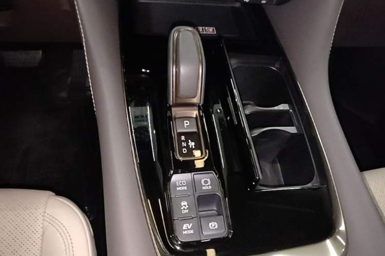 Used Toyota Vellfire 2024 Crown Dual-Engine 2.5L Ultimate Edition Gear Lever