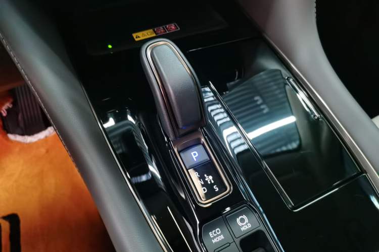 Used Toyota Vellfire 2024 Crown Dual-Engine 2.5L Ultimate Edition Gear Lever