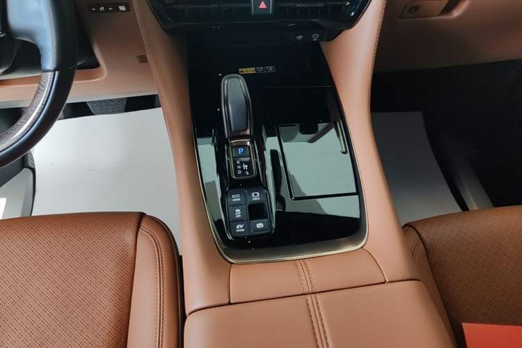 Used Toyota Vellfire 2024 Crown Dual-Engine 2.5L Supreme Executive Edition Gear Lever