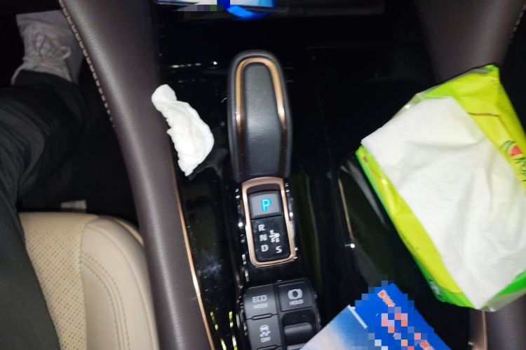 Used Toyota Vellfire 2024 Crown Dual-Engine 2.5L Supreme Executive Edition Gear Lever