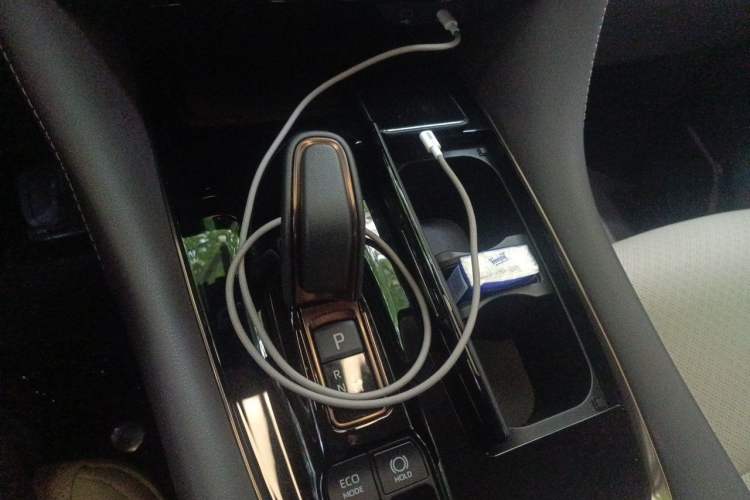 Used Toyota Vellfire 2024 Crown Dual-Engine 2.5L Ultimate Edition Gear Lever