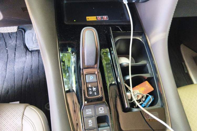 Used Toyota Vellfire 2024 Crown Dual-Engine 2.5L Ultimate Edition Gear Lever