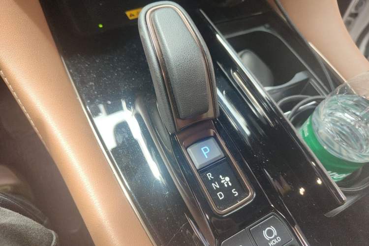 Used Toyota Vellfire 2024 Crown Dual-Engine 2.5L Ultimate Edition Gear Lever
