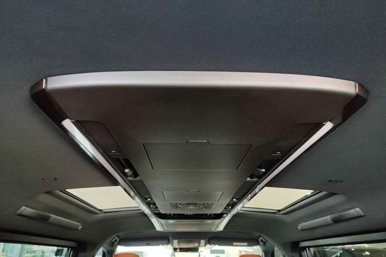 Used Toyota Vellfire 2024 Crown Dual-Engine 2.5L Supreme Executive Edition Headliner
