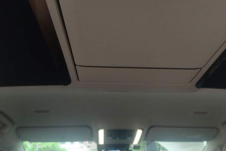 Used Toyota Vellfire 2024 Crown Dual-Engine 2.5L Ultimate Edition Headliner