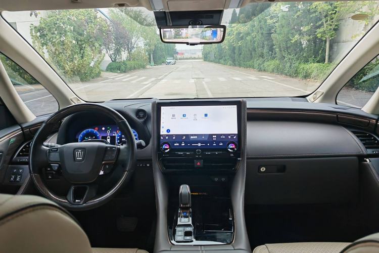 Used Toyota Vellfire 2024 Crown Dual-Engine 2.5L Supreme Executive Edition Interior 1