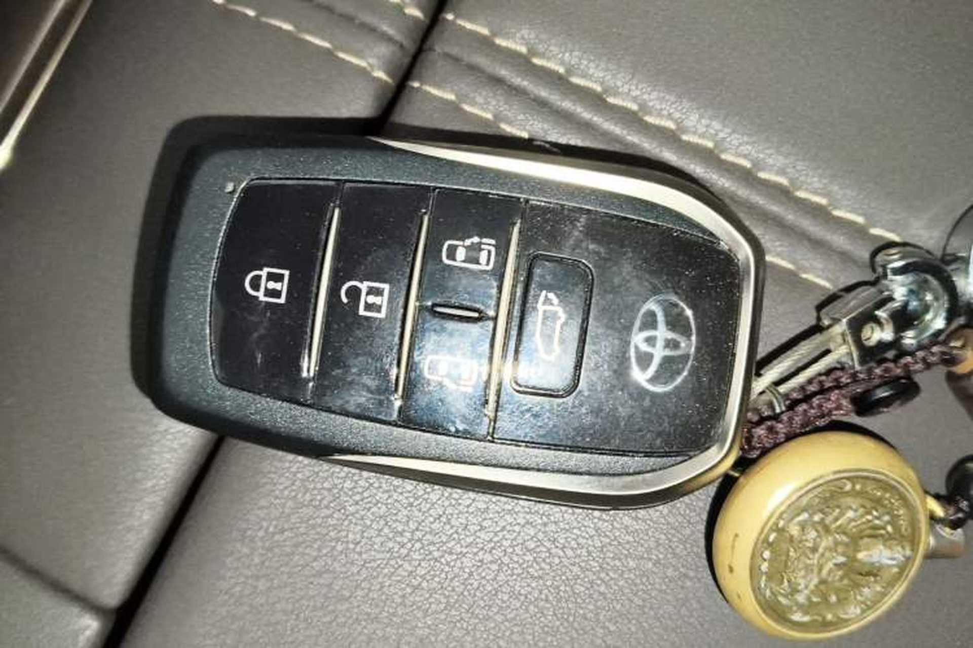 Used Toyota Vellfire 2024 Crown Dual-Engine 2.5L Ultimate Edition Interior 1
