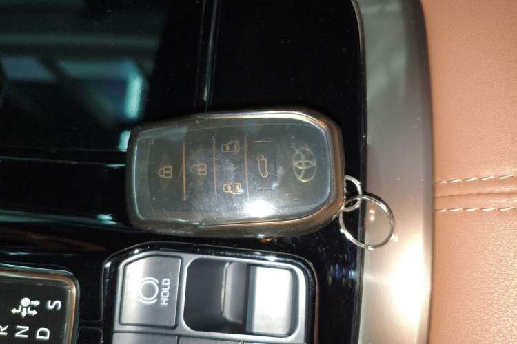 Used Toyota Vellfire 2024 Crown Dual-Engine 2.5L Supreme Executive Edition Interior 1