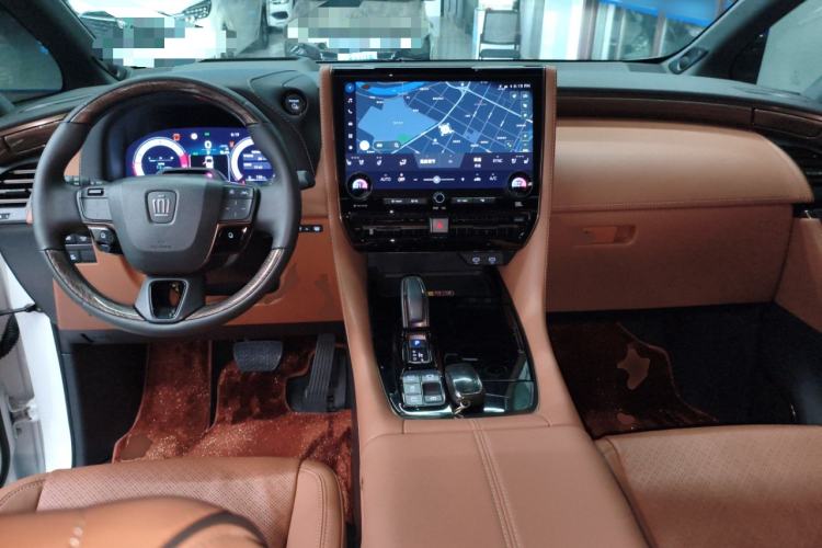 Used Toyota Vellfire 2024 Crown Dual-Engine 2.5L Supreme Executive Edition Interior 2