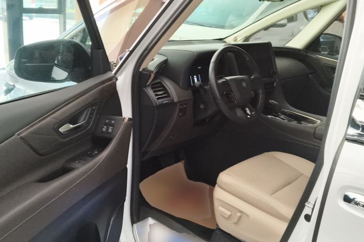 Used Toyota Vellfire 2024 Crown Dual-Engine 2.5L Ultimate Edition Interior 3