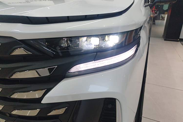 Used Toyota Vellfire 2024 Crown Dual-Engine 2.5L Supreme Executive Edition Left Front Headlight