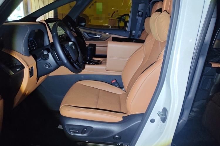 Used Toyota Vellfire 2024 Crown Dual-Engine 2.5L Ultimate Edition Left Front Seat